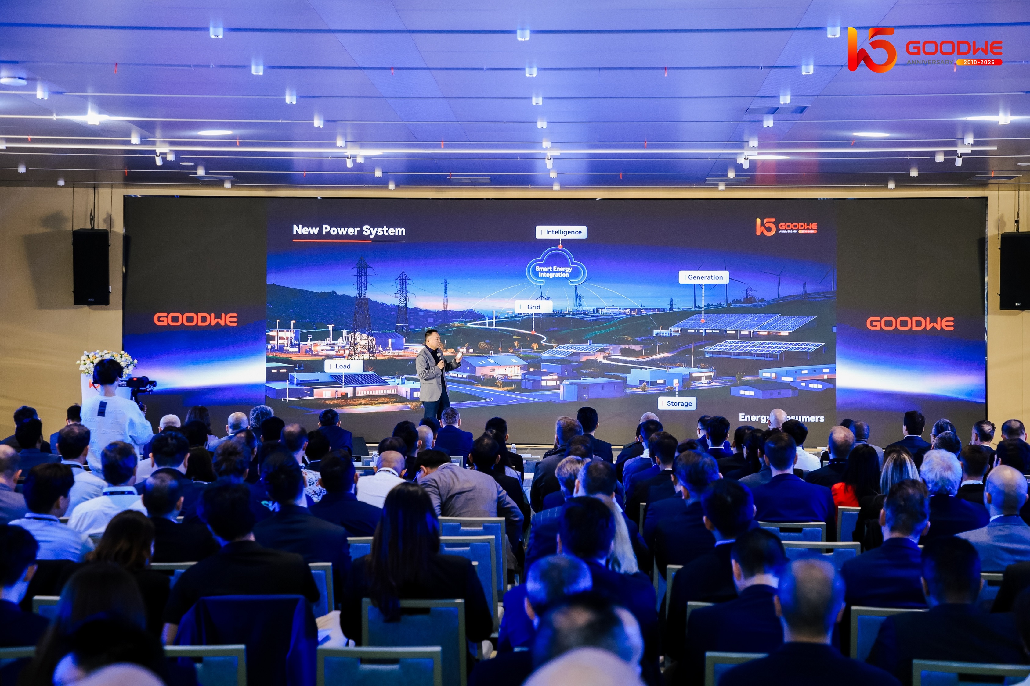 CEOandFounderofGoodWe,DanielHuang,presentingthestrategyatthe15yearanniversarysummit.jpg